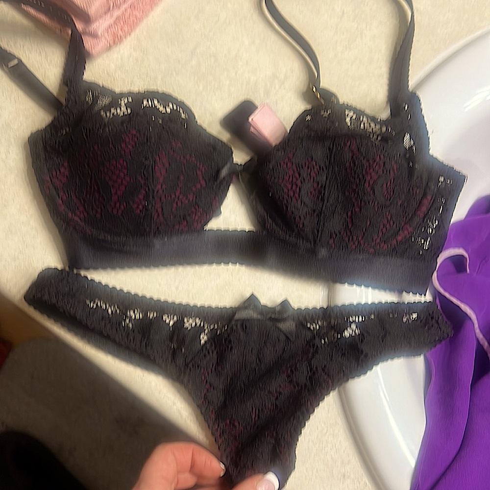 Agent Provocateur 34C Like New. Lacy blk/maroon balconet w/Matching thong option